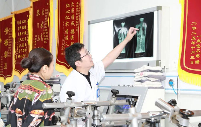 从29°到679分：一个脊柱侧弯少年的高考“矫直”之战