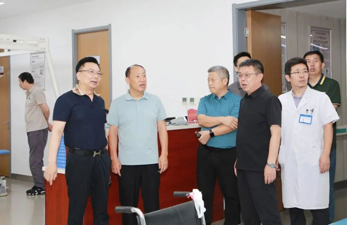 广安门医院张智海教授脊柱侧弯专家团队莅临我院调研交流，共促诊疗技术提质升级